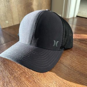 Men’s Hurley black trucker hat